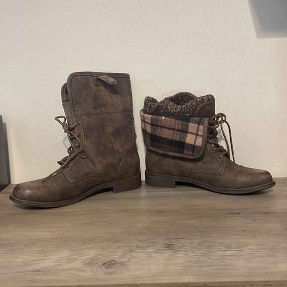 Boots - Picture 1 of 4